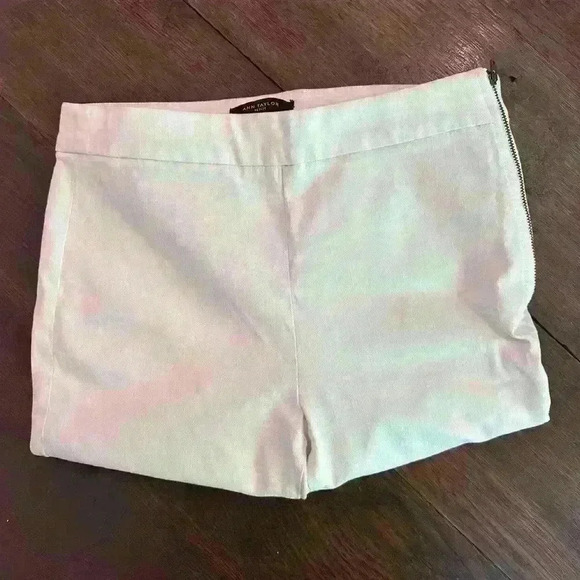 LIKE NEW Ann Taylor White Denim Side Zip Jeans - Picture 2 of 8